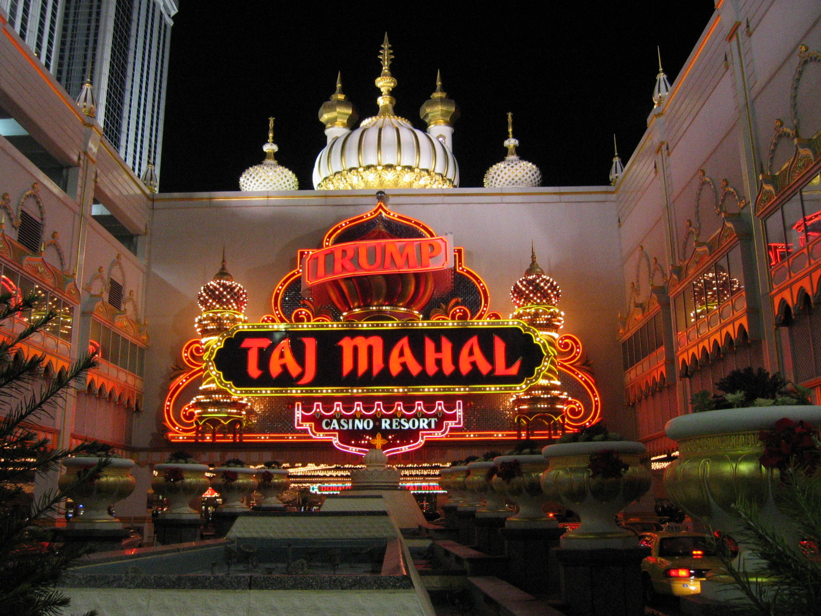 Trump Taj Mahal Casino Resort will Close in December